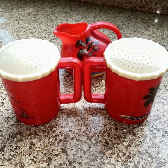 1960sBurrite Flamingo 🦩 Salt 🧂 & Palm Tree 🌴 Pepper 🫑 shakers Bonus CreamCup - Picture 8 of 16